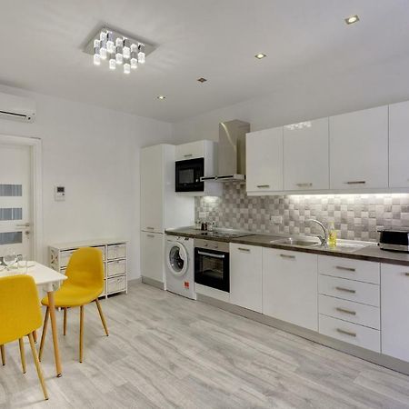 Splendid Apartment, Steps Away From The Sea 슬리에마 외부 사진