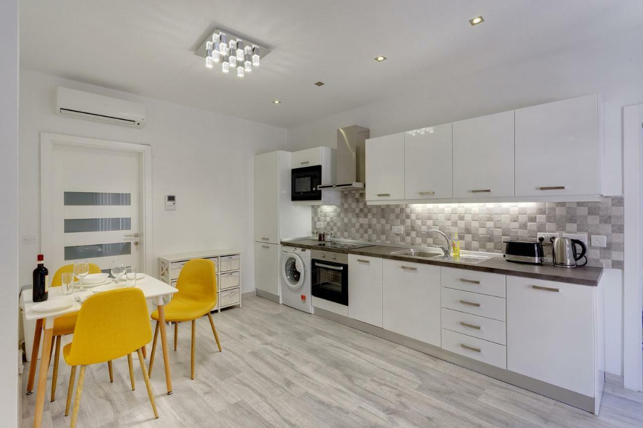 Splendid Apartment, Steps Away From The Sea 슬리에마 외부 사진