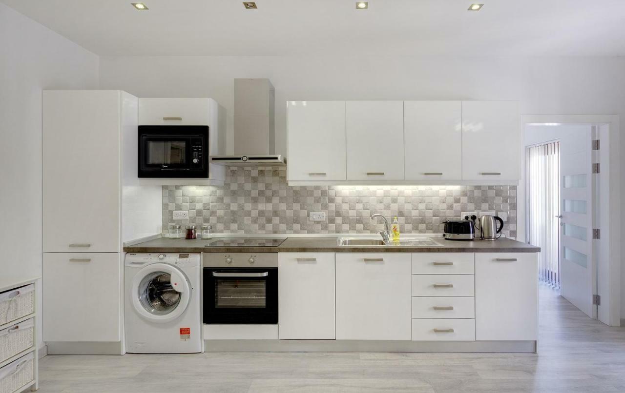 Splendid Apartment, Steps Away From The Sea 슬리에마 외부 사진