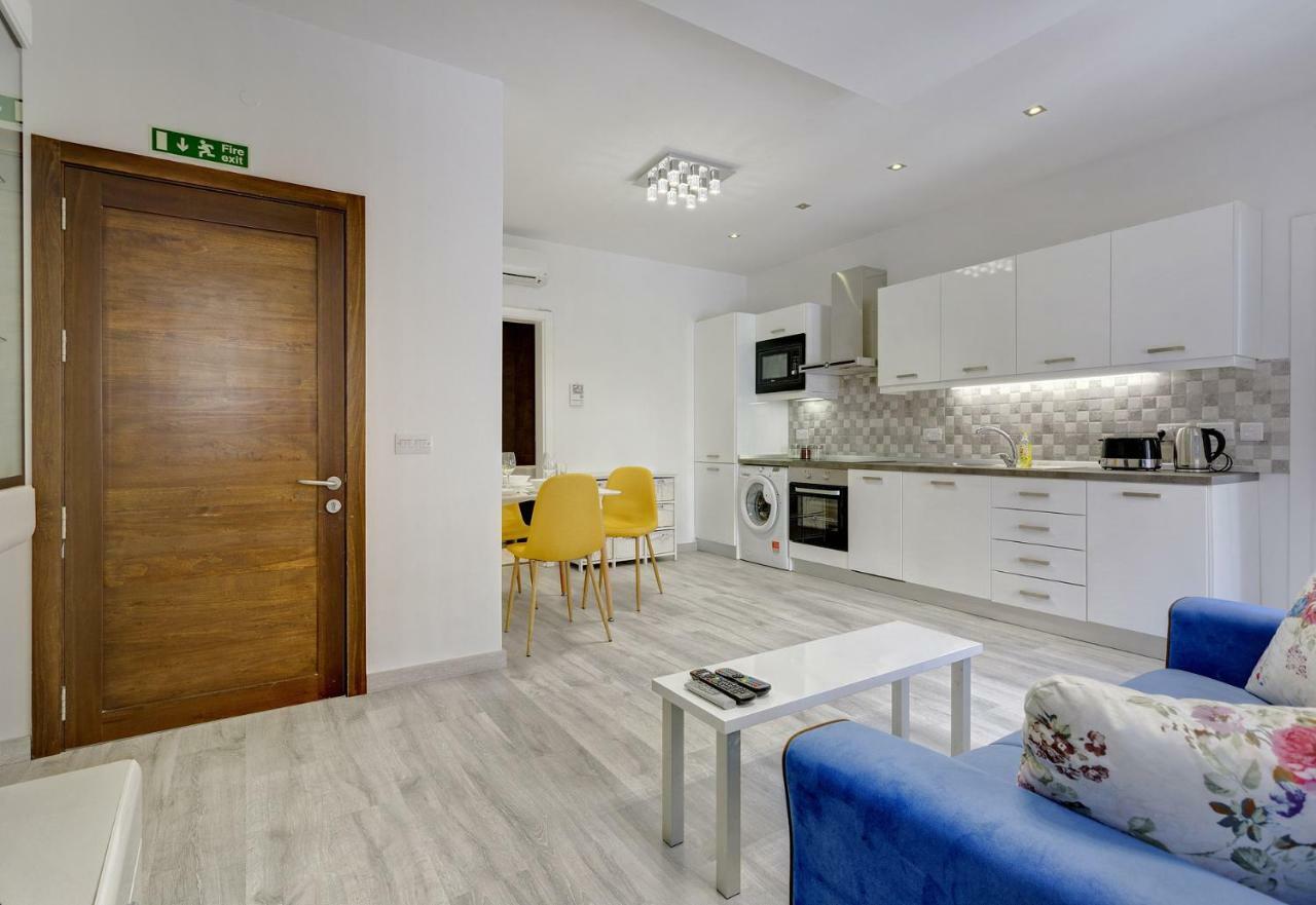 Splendid Apartment, Steps Away From The Sea 슬리에마 외부 사진